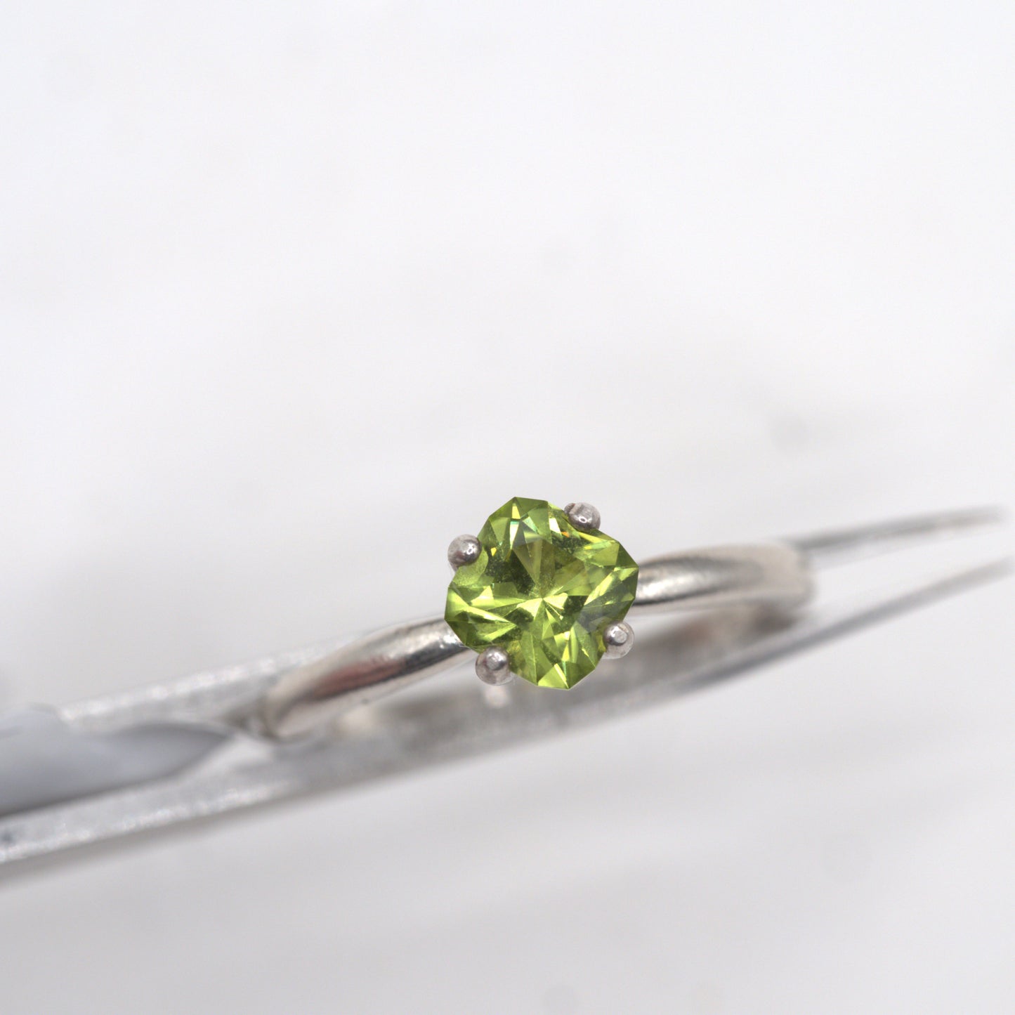 Arizona Peridot Ring R028