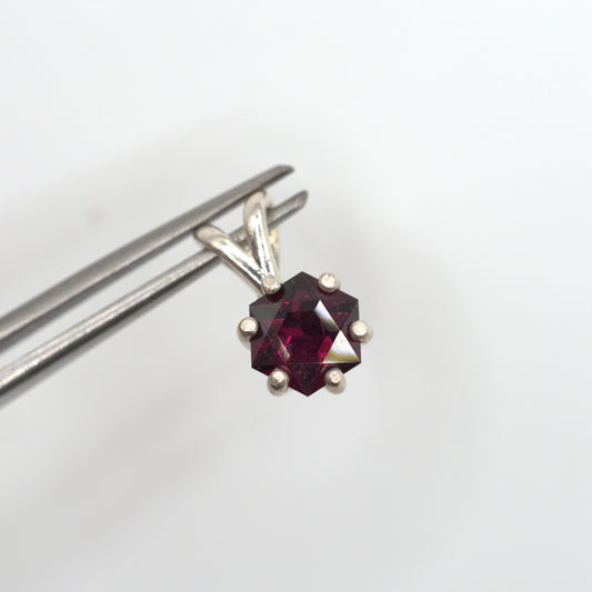 Idaho Garnet Pendant P18