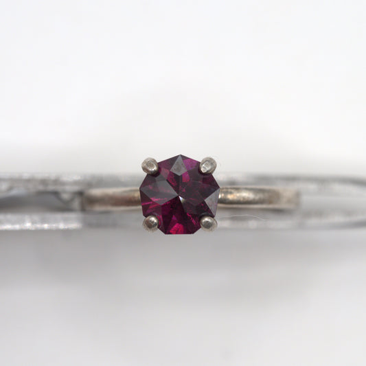 Idaho Garnet Ring R006