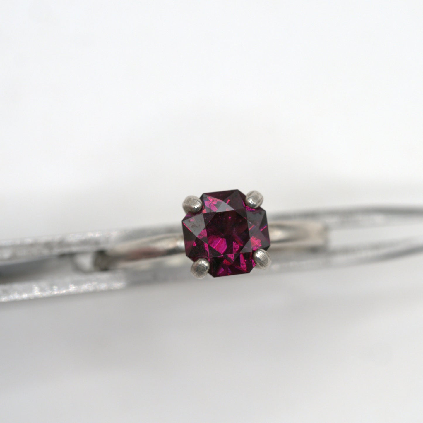 Idaho Garnet Ring R021