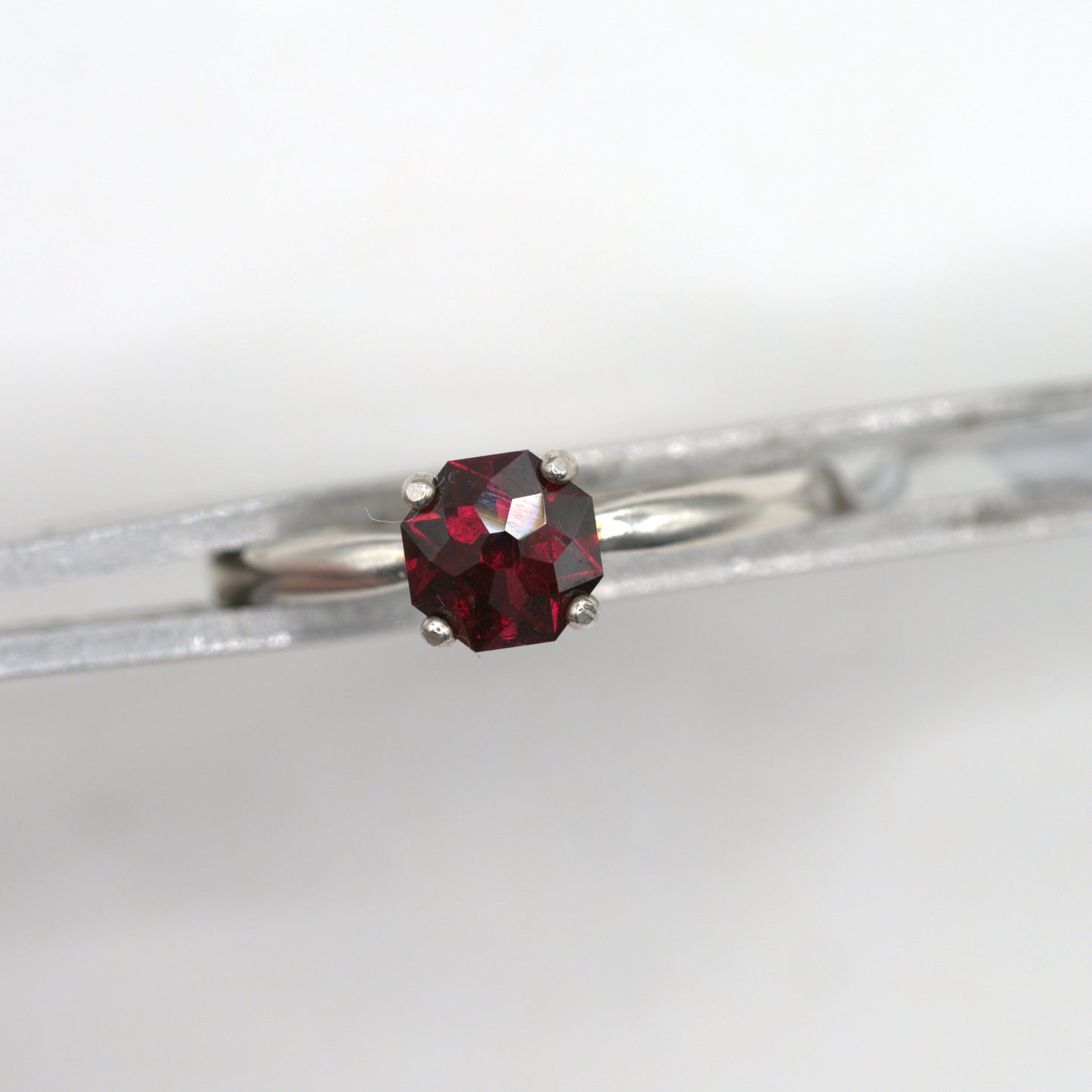 Idaho Garnet Ring R024