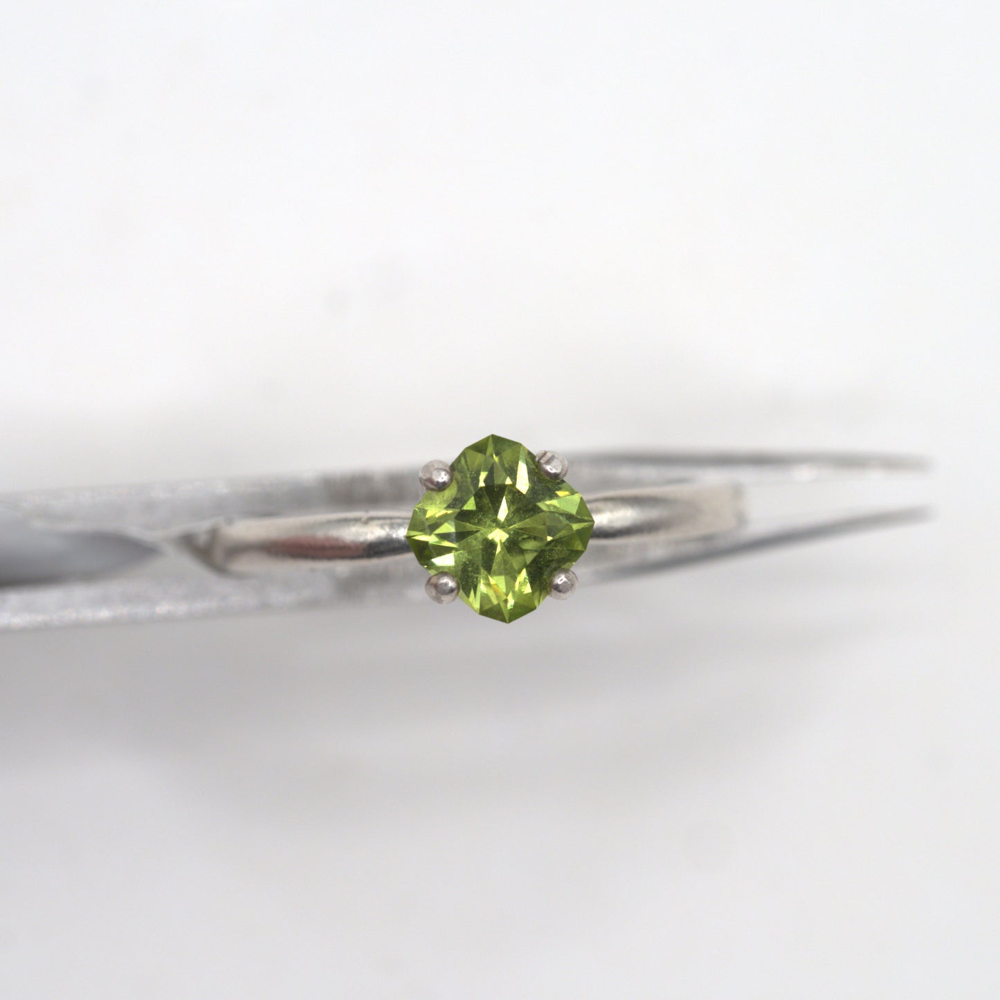 Arizona Peridot Ring R028