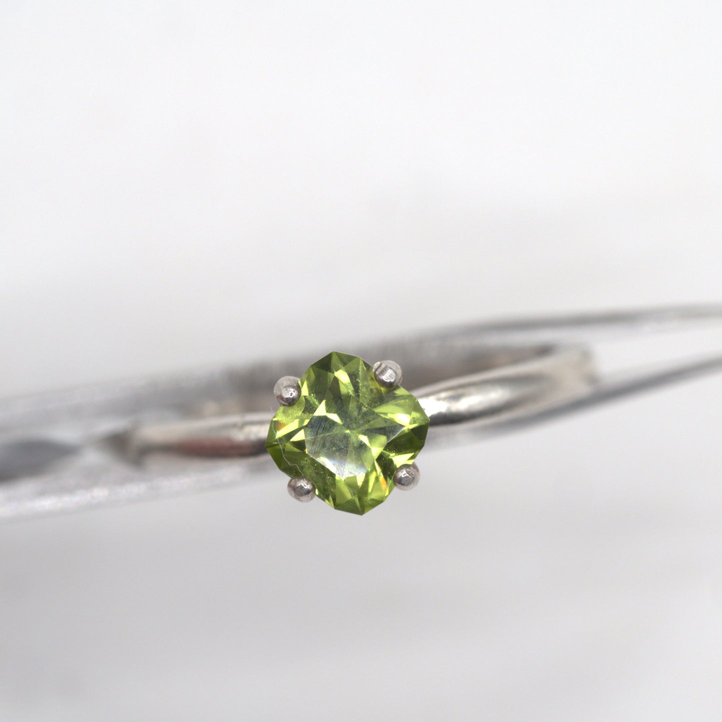 Arizona Peridot Ring R028